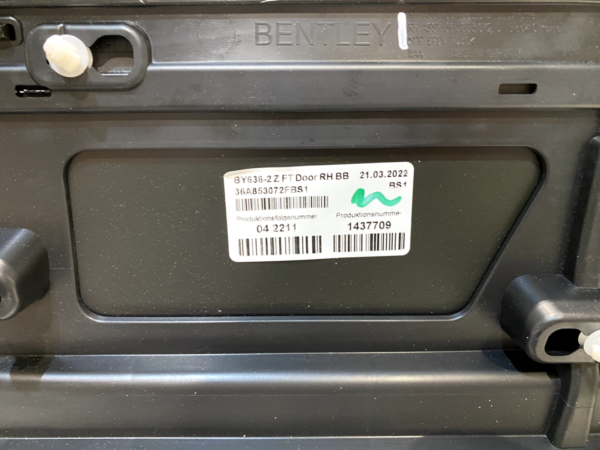 BENTLEY BENTAYGA Turverkleidung RH door panel side skirt 36A853072 36A853102A 354920269371 5