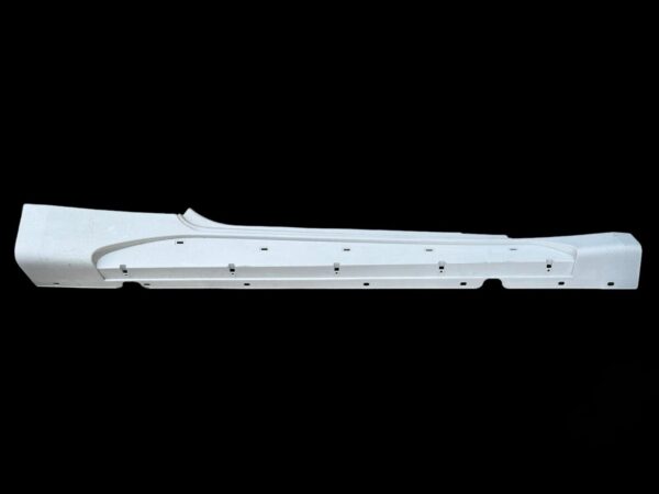 Maserati GranTurismo / Side Skirt Trim / Right Hand (RH) / Part Numbers: 83614900, 980145389