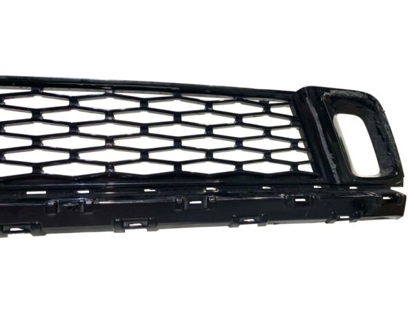 Range Rover Land Rover Sport / Front Grill / Part Number: FK6M-17H750-B - Image 4