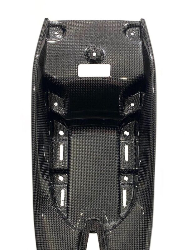 Ferrari 812 Superfast / Center Console Tunnel / Carbon / Part No.: 89229000 - Image 4