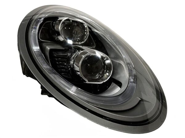 Porsche 991 / Right Headlight / Part Numbers: 99163117223, 7PP941329T