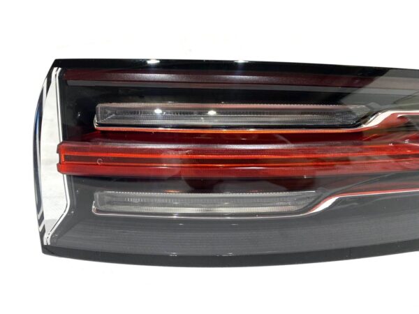 Porsche Cayenne / Rear Right Tail Light / Part Number: 9Y0945096H / Color: Red - Image 3