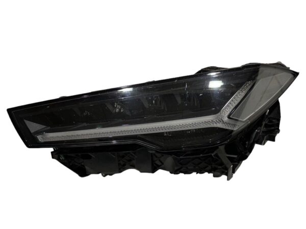 Lamborghini Urus / Left Headlight / Part Number: 4ML941035